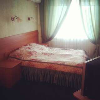 Отель Hotel Druzhba Oleksandriya Двухместный номер с 2 отдельными кроватями и ванной комнатой-1
